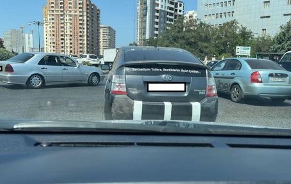 Вниманию водителей, наклеивающих на свои автомобили религиозные изречения и фото шехидов - ФОТО