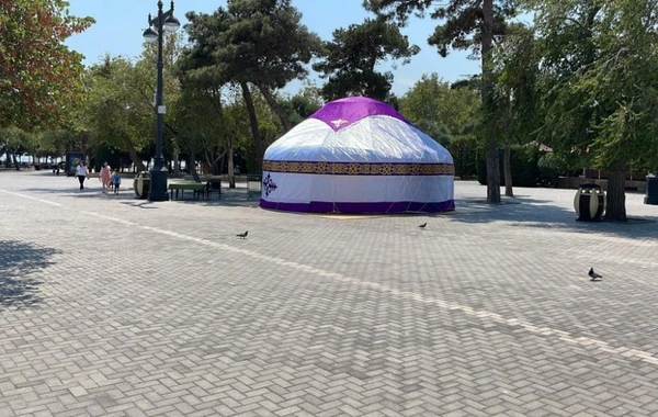 В Баку на бульваре установлена казахская юрта - ФОТО