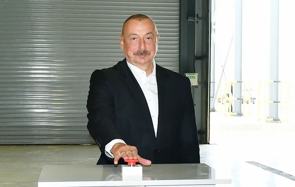 İlham Əliyev və Mehriban Əliyeva “Grand-Agro İnvitro” MMC-nin müəssisəsi ilə tanış olub - FOTO