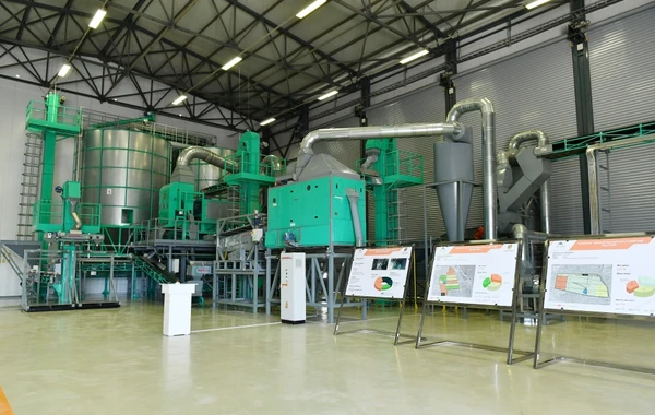 İlham Əliyev və Mehriban Əliyeva “Grand-Agro İnvitro” MMC-nin müəssisəsi ilə tanış olub - FOTO