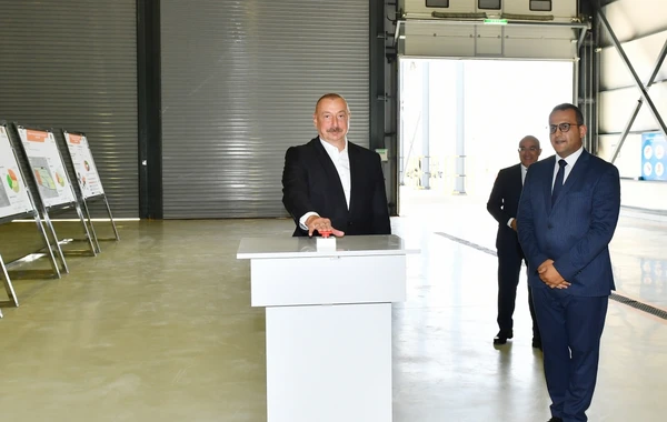İlham Əliyev və Mehriban Əliyeva “Grand-Agro İnvitro” MMC-nin müəssisəsi ilə tanış olub - FOTO