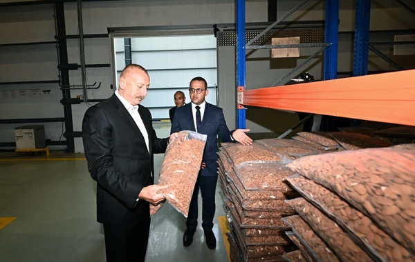 İlham Əliyev və Mehriban Əliyeva “Grand-Agro İnvitro” MMC-nin müəssisəsi ilə tanış olub - FOTO