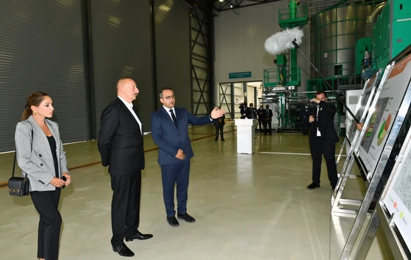 Ильхам Алиев и Мехрибан Алиева ознакомились с предприятием ООО "Grand-Agro Invitro" - ФОТО