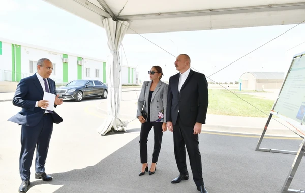 İlham Əliyev və Mehriban Əliyeva “Grand-Agro İnvitro” MMC-nin müəssisəsi ilə tanış olub - FOTO