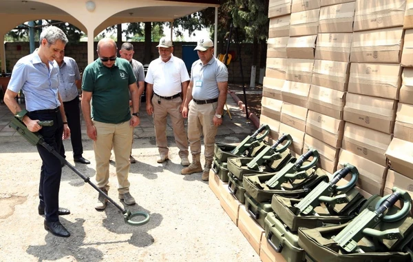 Fransa Azərbaycana 130 minaaxtaran detektor hədiyyə edib