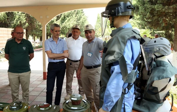 Fransa Azərbaycana 130 minaaxtaran detektor hədiyyə edib