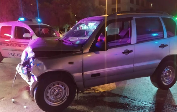 В Баку столкнулись два автомобиля, есть пострадавшие - ФОТО