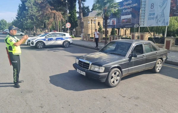 Polis qaydaları pozan sürücüləri cərimələyib - FOTO
