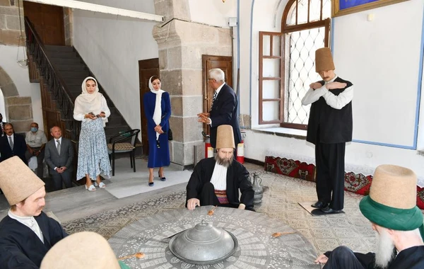 Mehriban Əliyeva və Leyla Əliyeva Konyada Mövlanə muzeyini ziyarət edib - FOTO