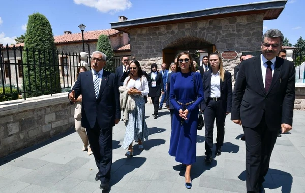 Mehriban Əliyeva və Leyla Əliyeva Konyada Mövlanə muzeyini ziyarət edib - FOTO