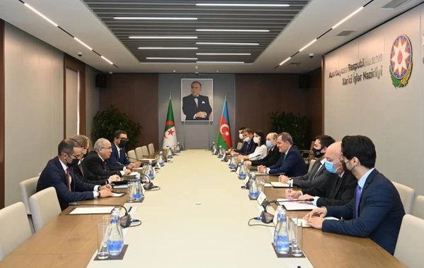 Azərbaycan və Əlcəzair XİN başçılarının geniştərkibli görüşü olub - FOTO - YENİLƏNİB