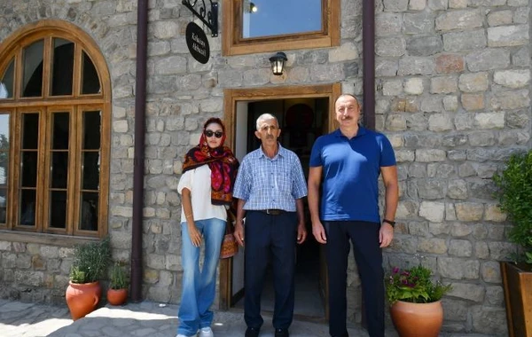 Birinci xanım Mehriban Əliyeva Basqalda kəlağayıya naxış vurub - FOTO