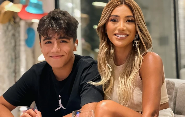 Röya Ayxanın xarici ölkədən qayıdan oğlu ilə YENİ GÖRÜNTÜLƏRİ - FOTO