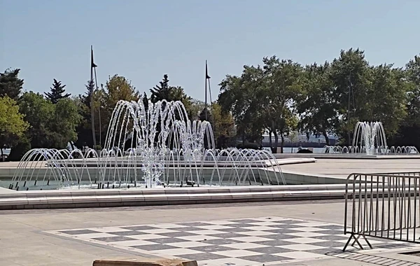 Каменные плитки на Бакинском бульваре пришли в негодность - ФОТО