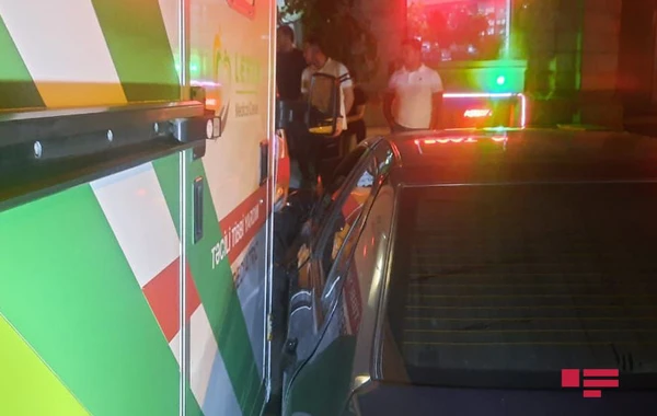 В Баку машина скорой помощи попала в аварию, врач получил травмы - ФОТО