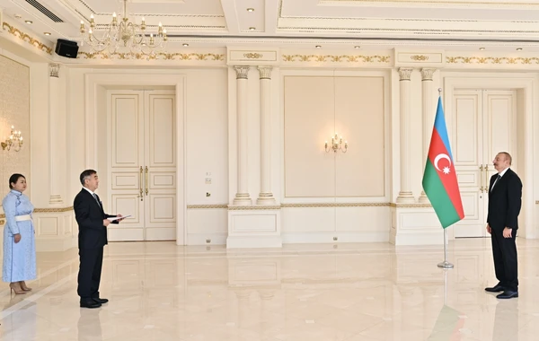 Ильхам Алиев принял верительные грамоты новоназначенного посла Монголии в Азербайджане - ФОТО