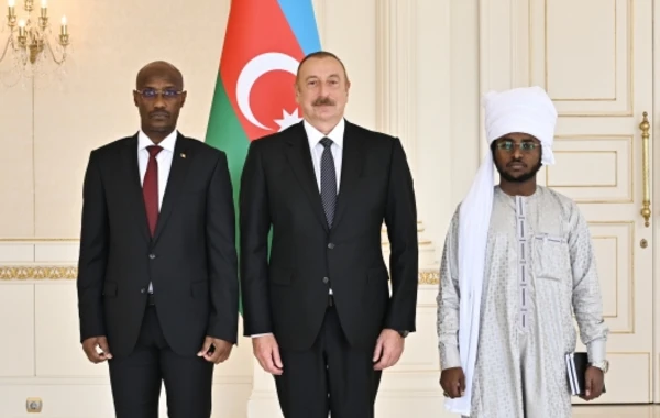 Президент Ильхам Алиев принял верительные грамоты новоназначенного посла Чада - ФОТО