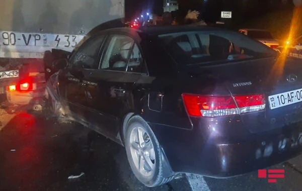 Bakıda yük avtomobilinin nasaz olması qəzaya səbəb olub - FOTO