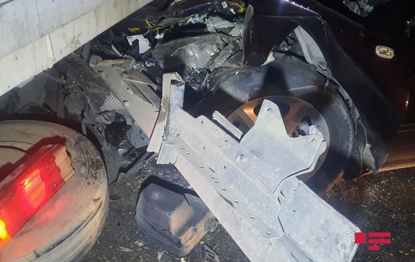 Bakıda yük avtomobilinin nasaz olması qəzaya səbəb olub - FOTO