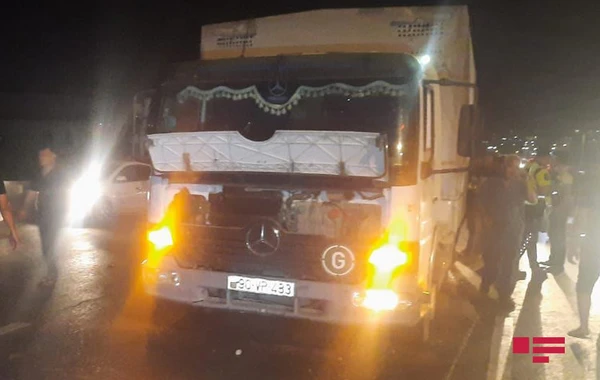 Bakıda yük avtomobilinin nasaz olması qəzaya səbəb olub - FOTO