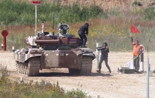 Ermənistan tankçılarının “drift” eşqi: Yekəxanalıq edərkən rüsvay oldular- VİDEO