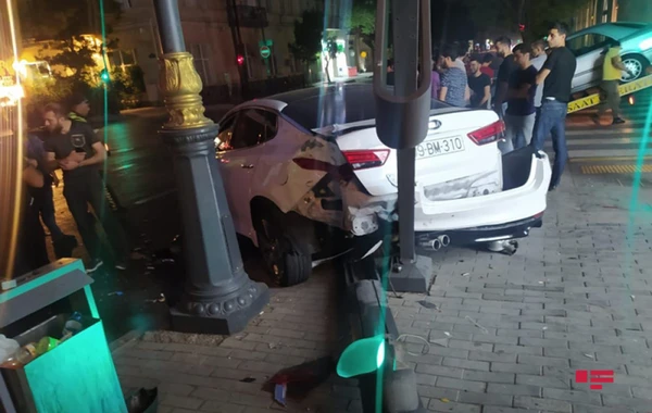 Bakıda ağır yol qəzası: Ölən və yaralananlar var - FOTO