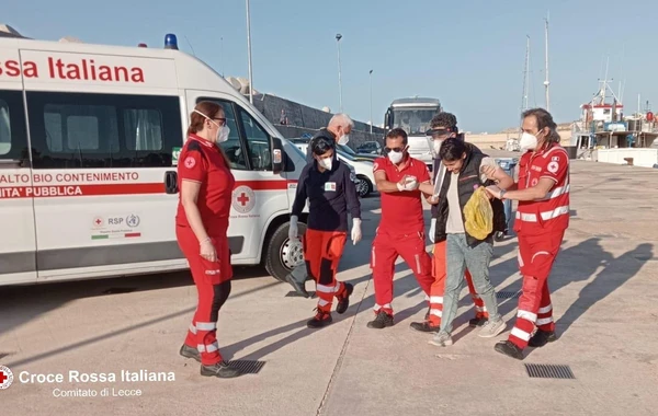 İtaliyada azyaşlı azərbaycanlı miqrant xilas edilib - FOTO
