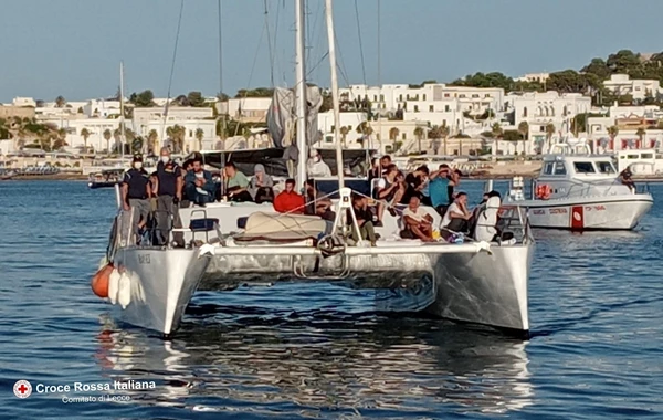 İtaliyada azyaşlı azərbaycanlı miqrant xilas edilib - FOTO