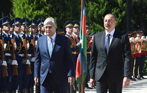 Qazaxıstan Prezidenti Kasım-Jomart Tokayevin rəsmi qarşılanma mərasimi olub - FOTO