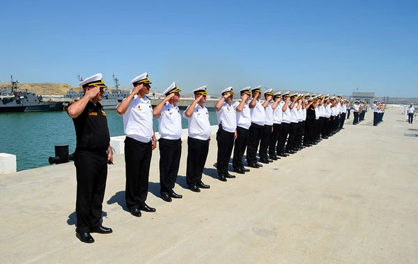 İran, Qazaxıstan və Rusiya hərbi gəmiləri Bakı limanını tərk edib - FOTO