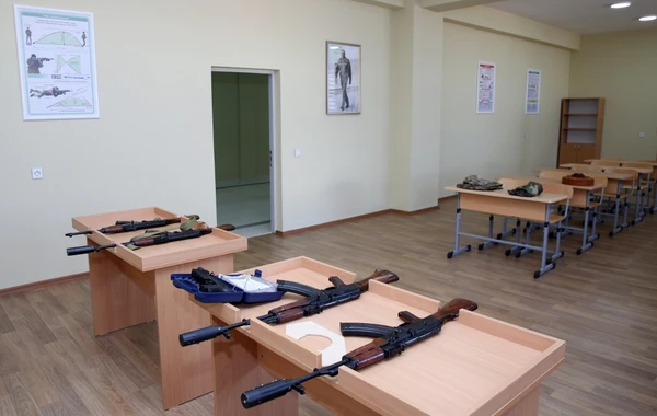 Мехрибан Алиева на открытии здания средней школы и детского сада-яслей в Баку - ВИДЕО