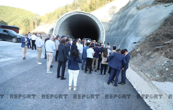 Xarici diplomatlar Əhmədbəyli-Füzuli-Şuşa avtomobil yolu üzərində tikintisi yekunlaşmaqda olan tunellə tanış olublar