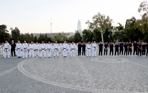 Bakı Dənizkənarı Bulvarında karateçilərimizin iştirakı ilə kütləvi idman tədbiri keçirilib - FOTO