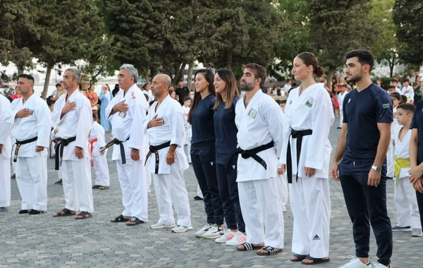 Bakı Dənizkənarı Bulvarında karateçilərimizin iştirakı ilə kütləvi idman tədbiri keçirilib - FOTO
