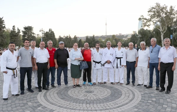 Bakı Dənizkənarı Bulvarında karateçilərimizin iştirakı ilə kütləvi idman tədbiri keçirilib - FOTO