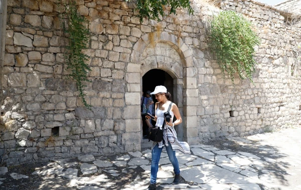 Bir qrup yerli və xarici rəssam Füzuliyə səfər edib - FOTO