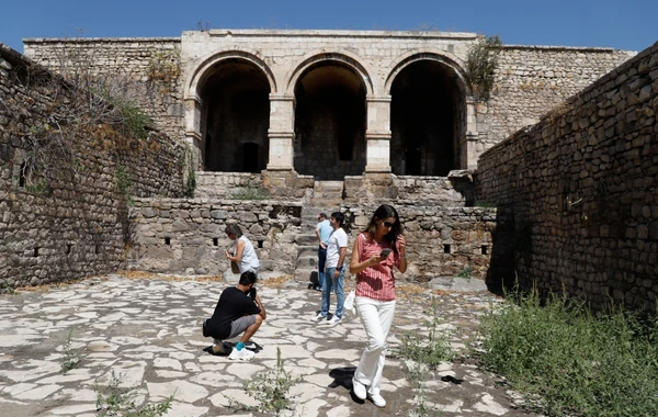 Bir qrup yerli və xarici rəssam Füzuliyə səfər edib - FOTO