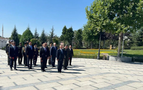 Закир Гасанов посетил парк Гейдара Алиева в Анкаре - ФОТО