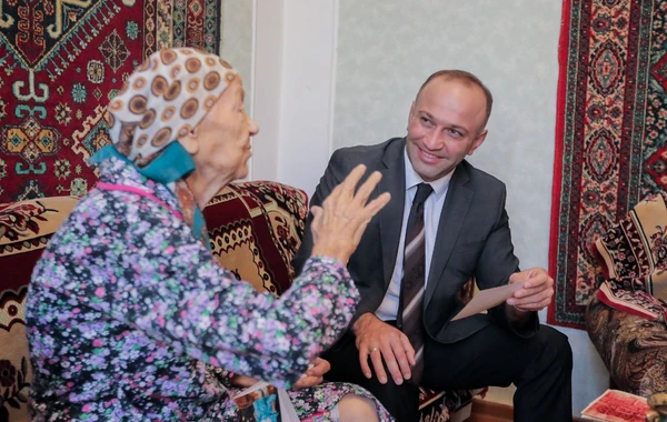 DOST əməkdaşları evdə sosial xidmət göstərilən vətəndaşın 90 illiyini qeyd ediblər - FOTO