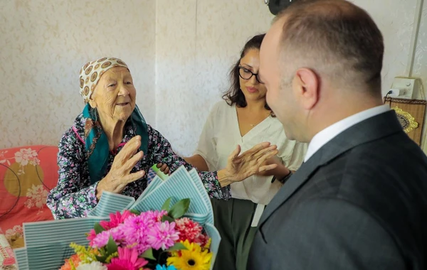 DOST əməkdaşları evdə sosial xidmət göstərilən vətəndaşın 90 illiyini qeyd ediblər - FOTO
