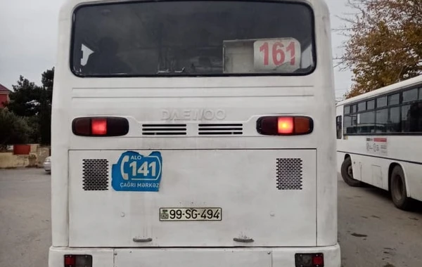 161 saylı marşrutda BİABIRÇILIQ – Qırıq qapı ilə sürücü yoluna davam edir - FOTO
