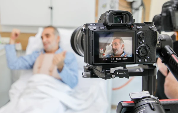 Murad Dadaşov ürəyindən əməliyyat olunan Xalq artistini ziyarət etdi - VİDEO - FOTO