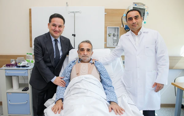 Murad Dadaşov ürəyindən əməliyyat olunan Xalq artistini ziyarət etdi - VİDEO - FOTO
