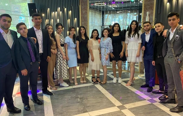Bakıda bir sinfin bütün şagirdləri ali məktəbə qəbul olub - FOTO