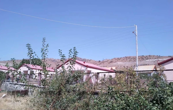 Jurnalistlər Zabux kəndində ermənilərin yandırdığı evlərə baş çəkib - FOTO