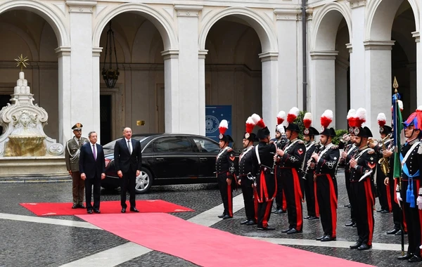 Prezident İlham Əliyev İtaliya Nazirlər Şurasının sədri ilə görüşüb - FOTO