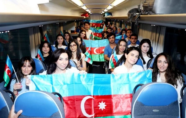 Diaspor könüllüləri Şuşaya yola düşüblər - FOTO