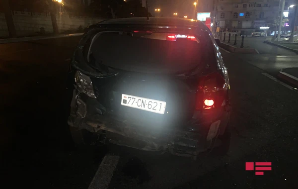 Bakıda taksi sürücü qəzaya səbəb oldu, xəsarət alan var - FOTO