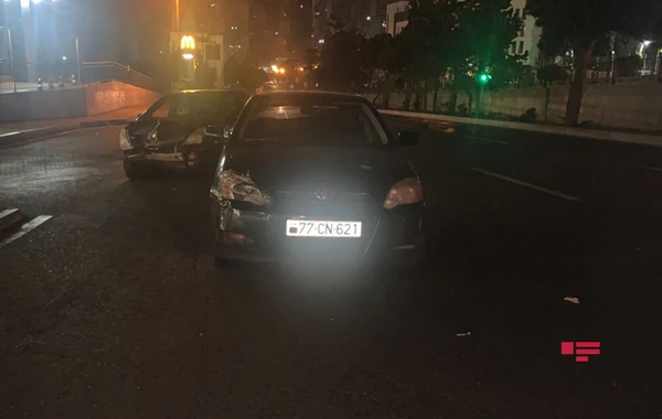 Bakıda taksi sürücü qəzaya səbəb oldu, xəsarət alan var - FOTO