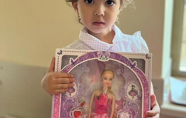 Bakıda 2 yaşlı uşaq bir il nəfəs borusunda sümük parçası ilə yaşayıb - FOTO